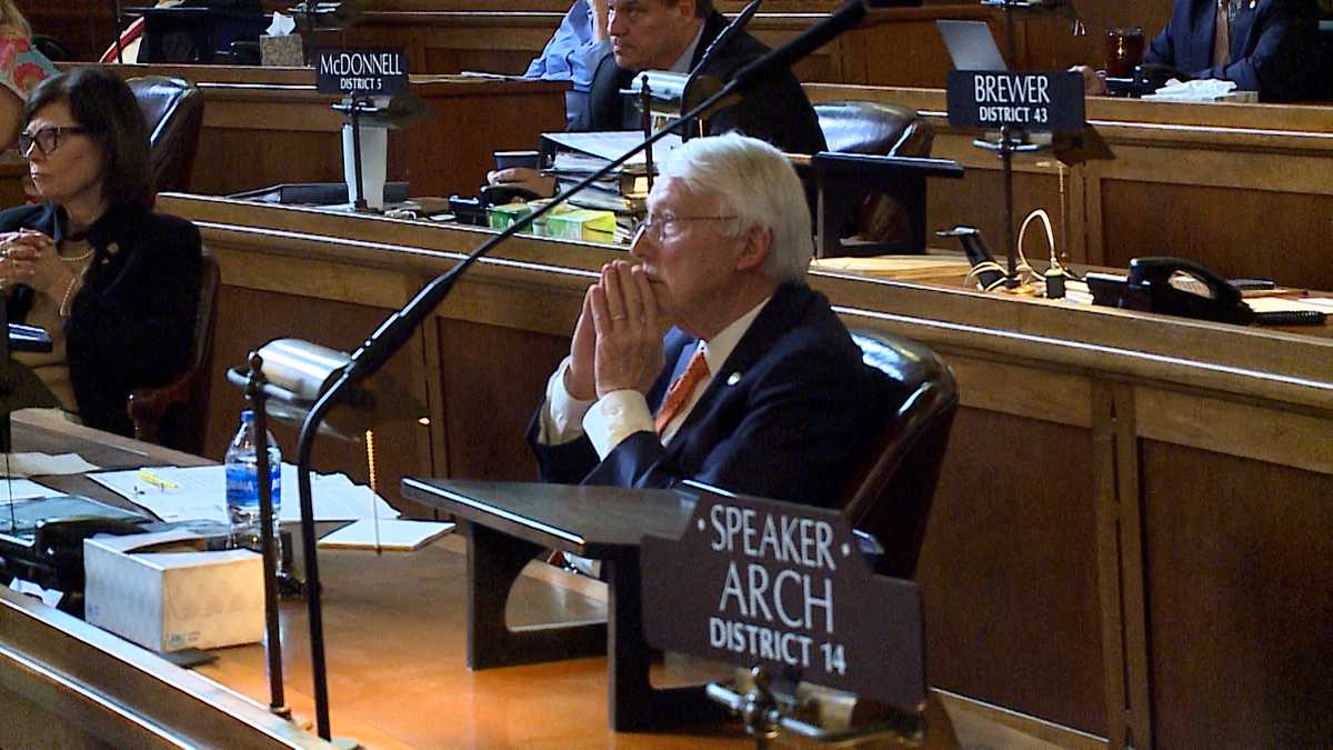 Featured image for Nebraska's Heartbeat Act Fails to Pass Despite Governor's Call for Reconsideration.