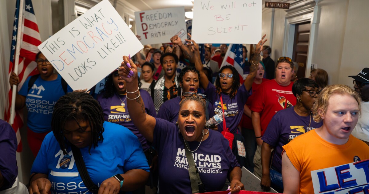 Featured image for Missouri Redistricting Controversy: Signatures, Lawsuits, and Political Battles