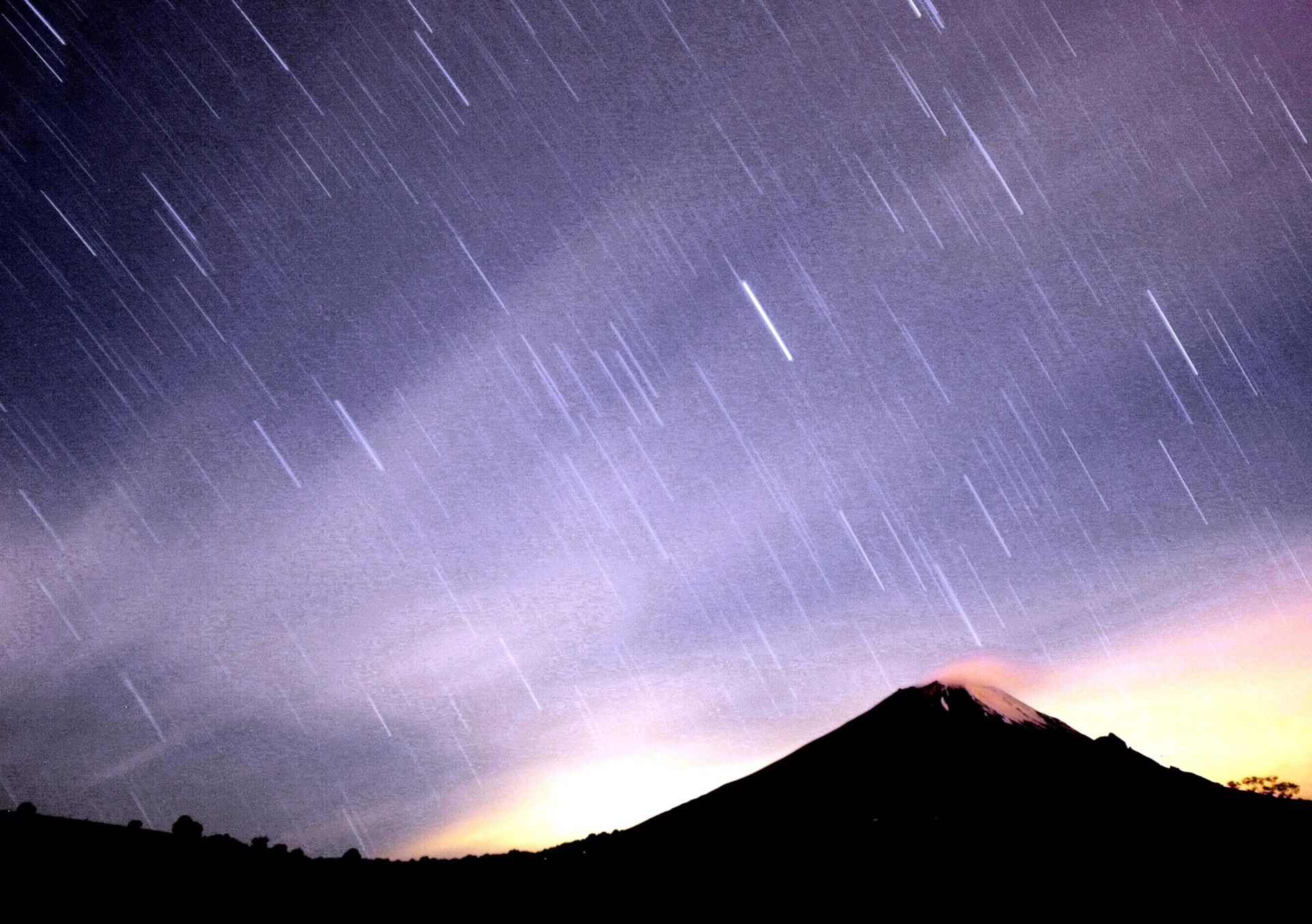 "Your Guide to Watching the Spectacular Geminid Meteor Shower"