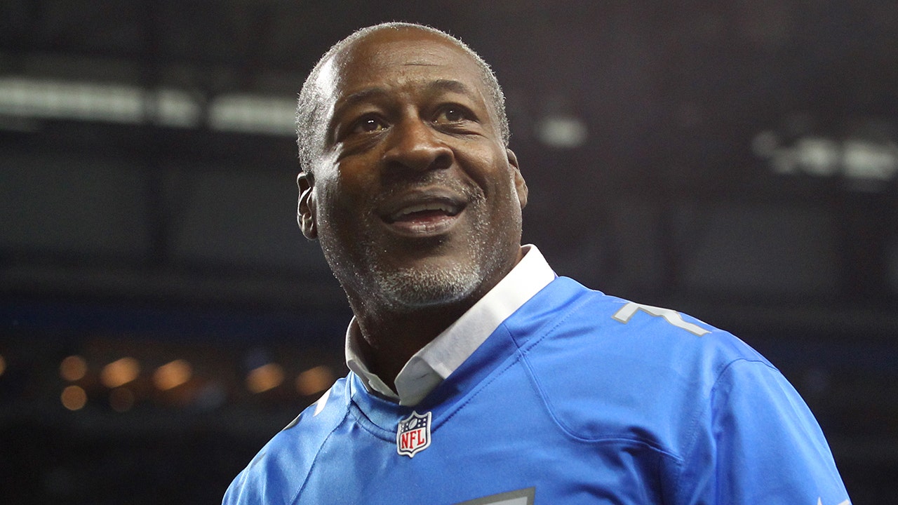 Featured image for "NFL Legends Critique Coaches' Decisions in Record-Breaking Championship Season"