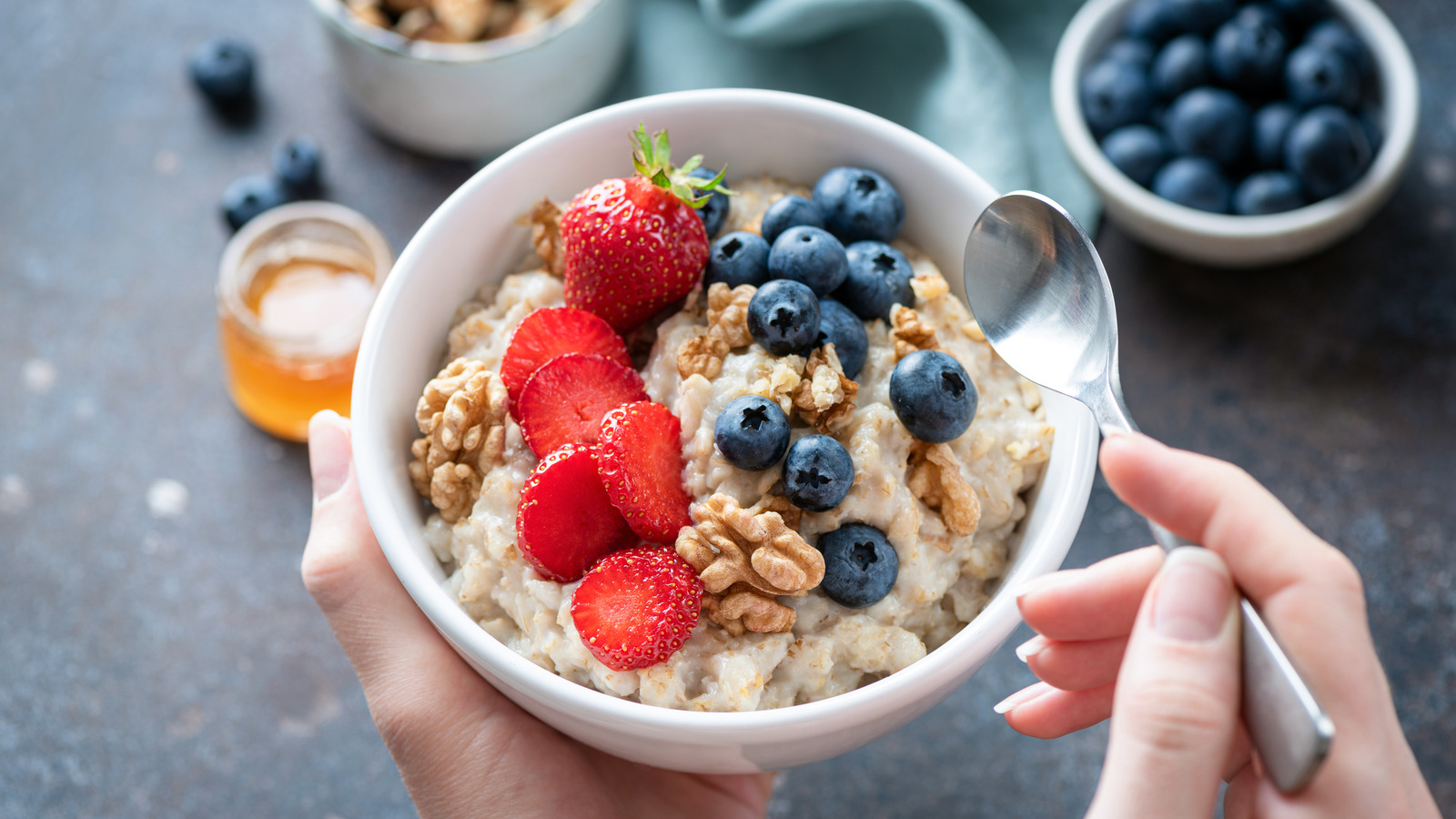 Featured image for "Debunking Oatmeal Myths: Unveiling Its True Health Benefits"