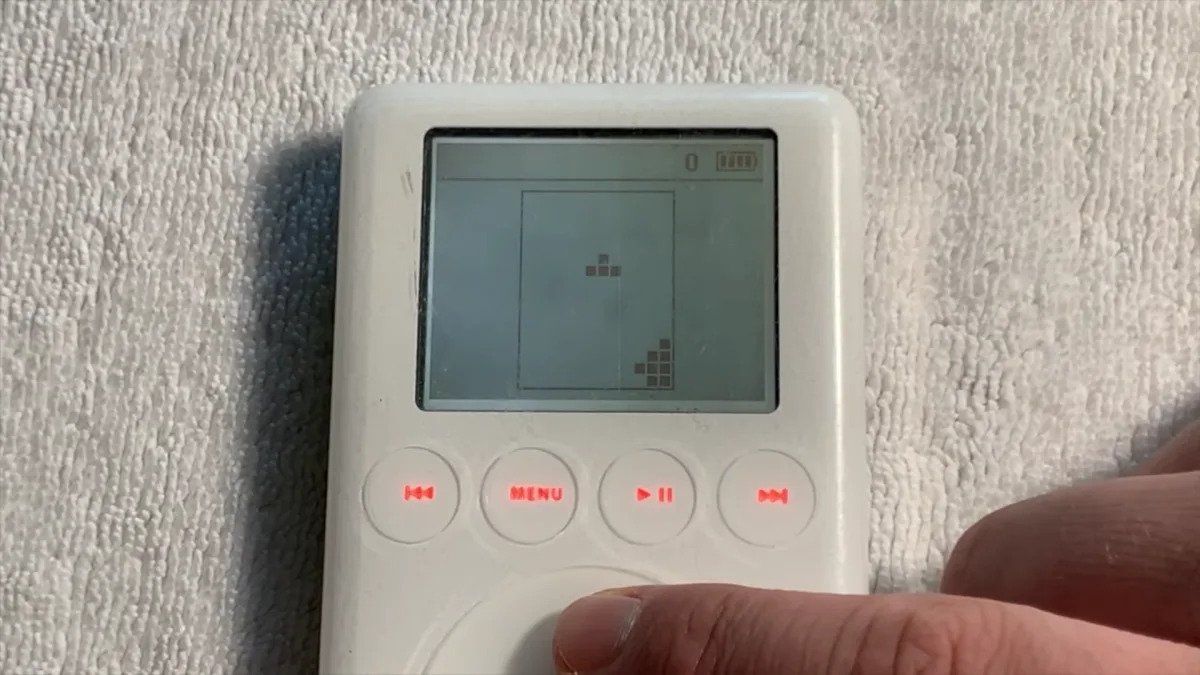 Featured image for Unreleased Tetris Clone Found on Rare Apple iPod Prototype