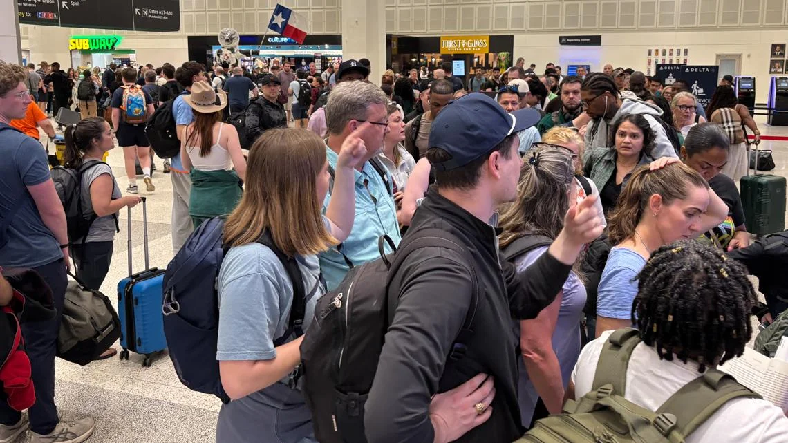 Houston airports grapple with record TSA callouts amid shutdown