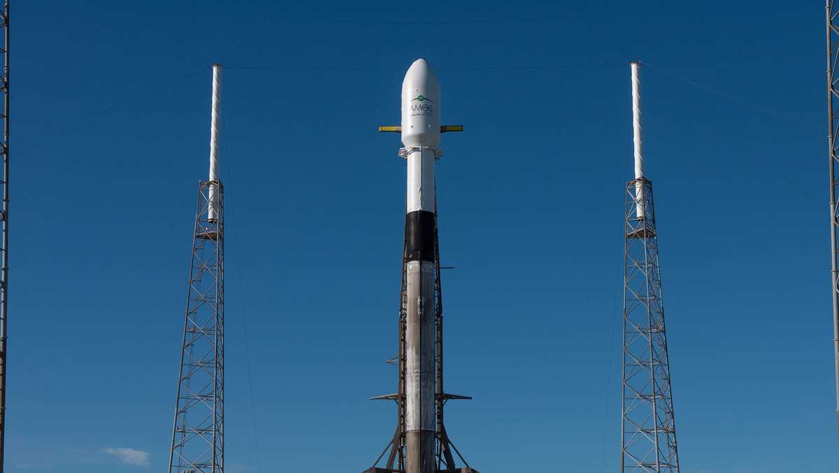 Featured image for "SpaceX Successfully Executes Double and Triple Rocket Launches from Florida"