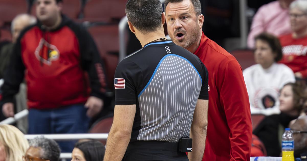 Featured image for Controversial Foul Call Leads to Louisville's Loss to Syracuse