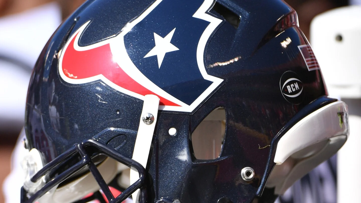 Texans land Montgomery, closing Houston’s door on Mixon and Chubb