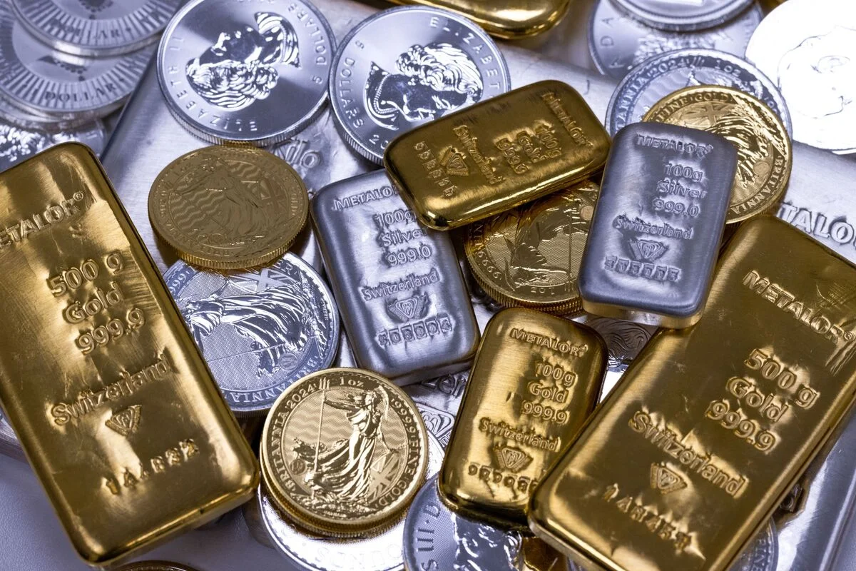 Silver Pulls Back After Record Rally, Gold Edges Lower Amid Tariff Uncertainty