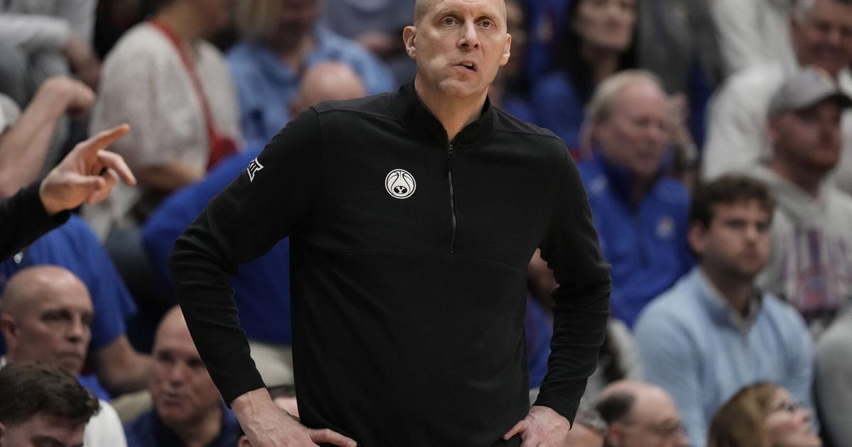 Featured image for "Mark Pope's Unconventional Path to Coaching Success: From Med School to Kentucky Wildcats"