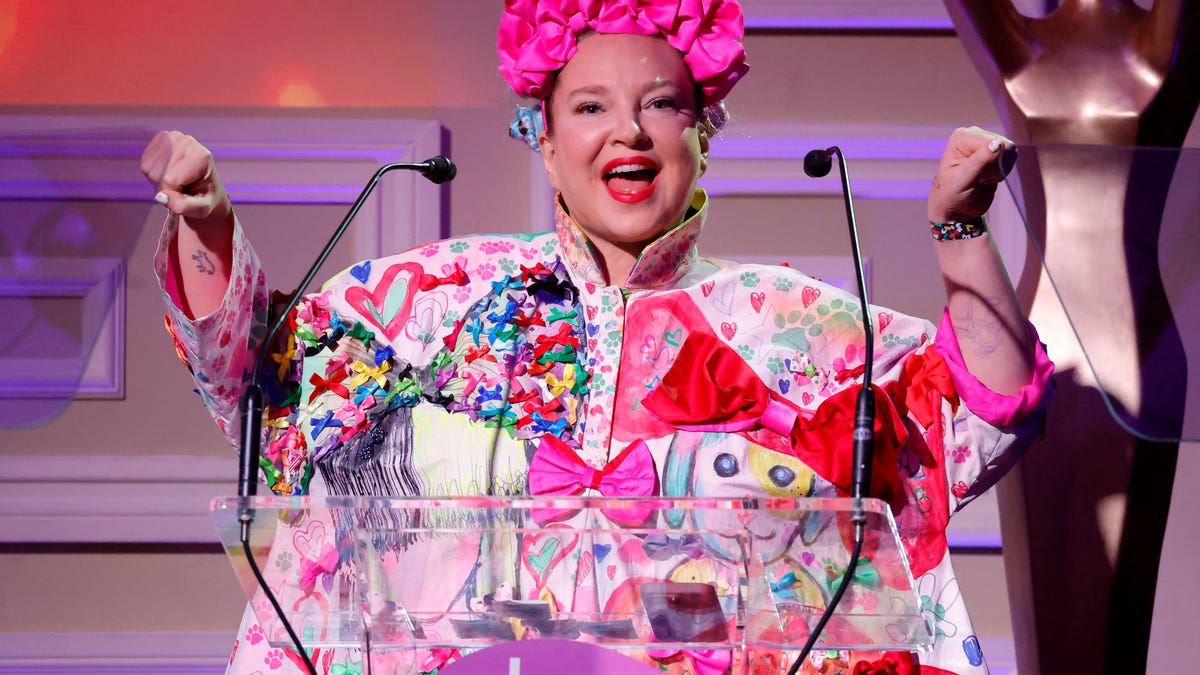 Featured image for Sia's Liposuction Journey: Celebrity Transparency and Insecurities