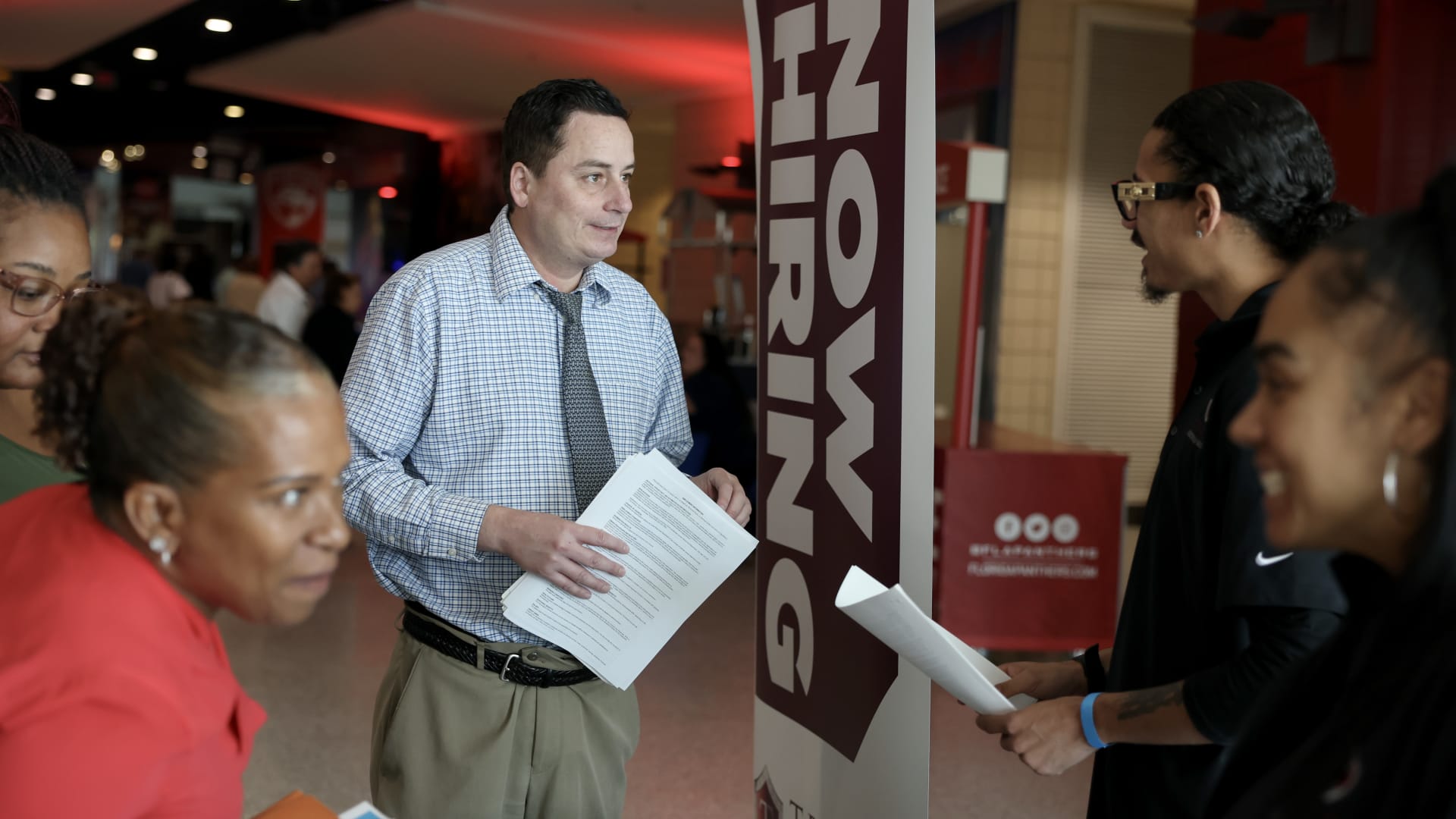 US Jobs Grow by 147,000 in June, Unemployment Drops to 4.1%
