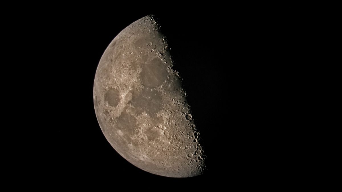 Catch the half-lit moon in its third quarter phase today!