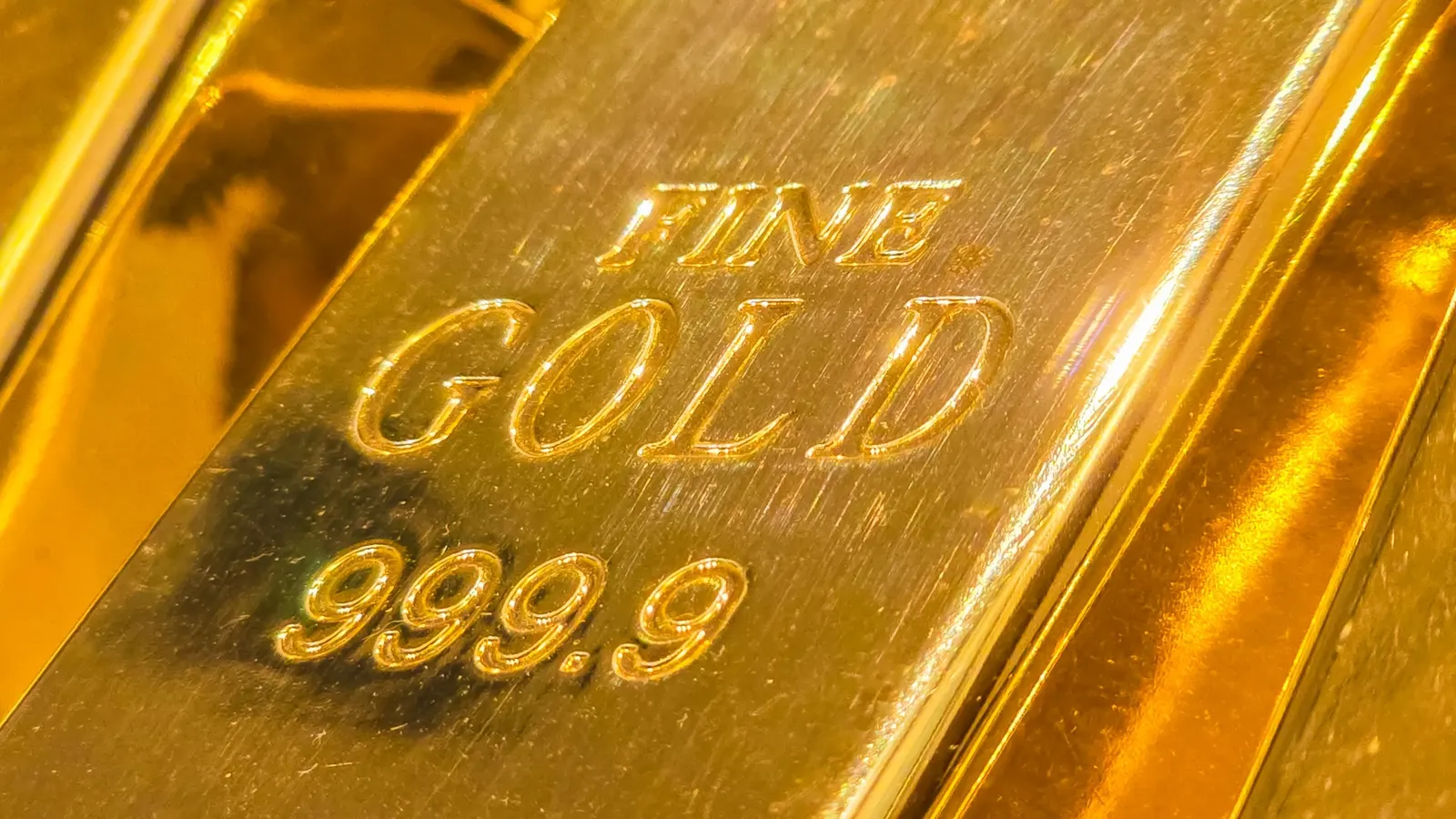Featured image for Gold and Silver Plunge in Largest Drop Since 2013