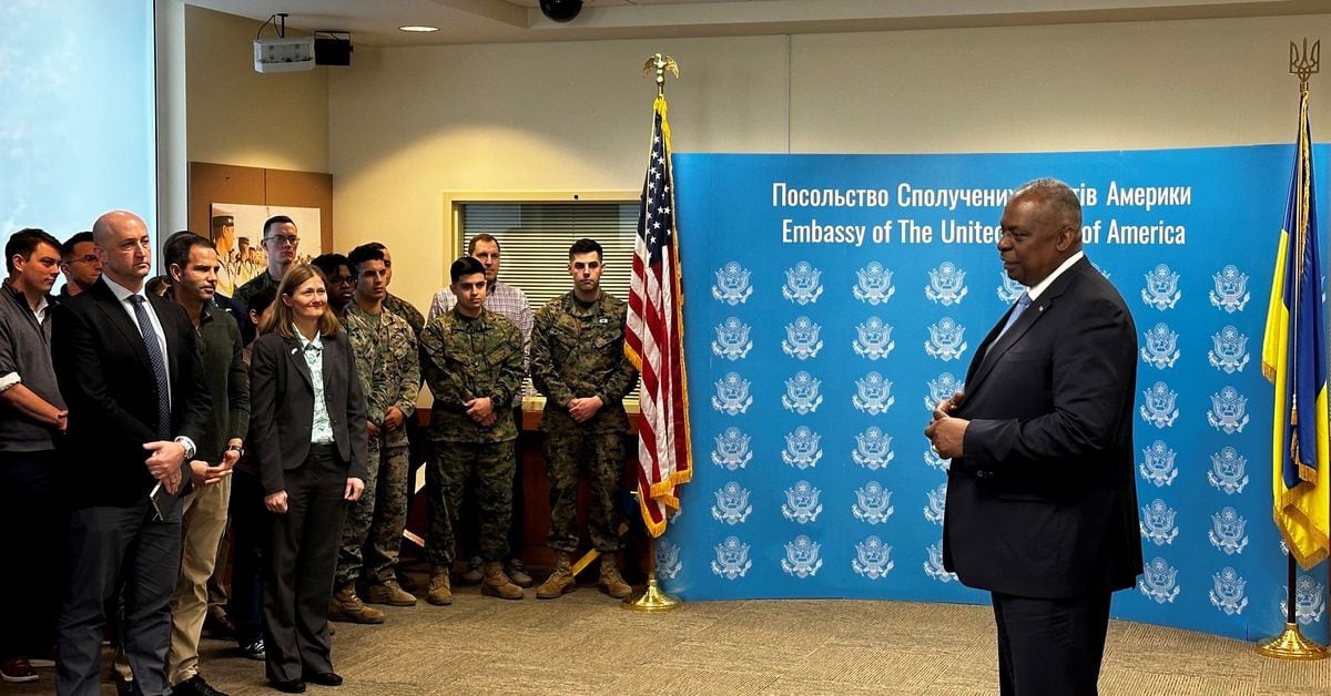 "US Defense Secretary Austin's Surprise Visit to Ukraine Reaffirms Support Amidst Russia-Ukraine Tensions"