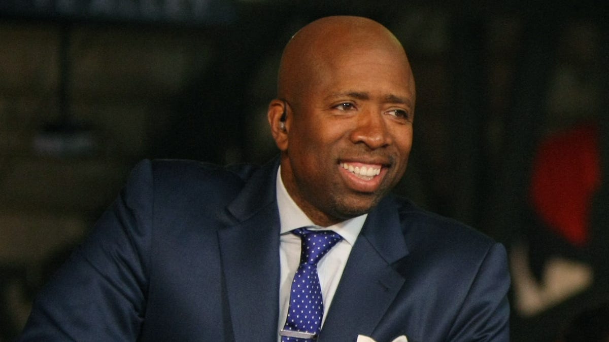 Featured image for Kenny Smith's Controversial Comments on Sabrina Ionescu and Steph Curry Compared