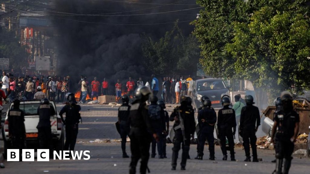 Featured image for Clashes and casualties as Cameroon protests escalate before election results