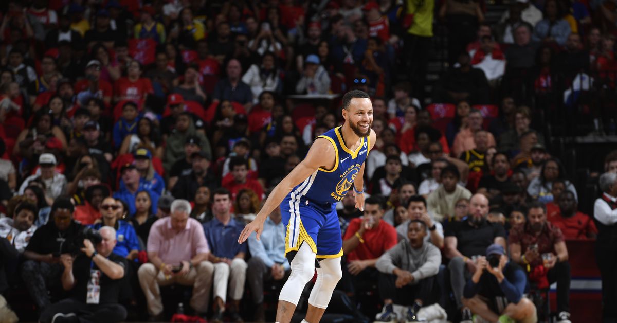 "Warriors' Curry and Thompson Shine in Victory Over Rockets"