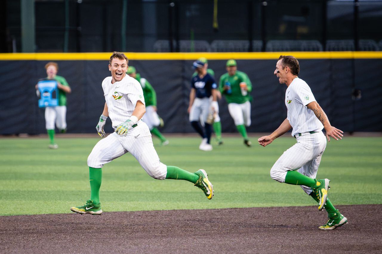 "Oregon Ducks stage historic comeback to secure spot in College World Series"
