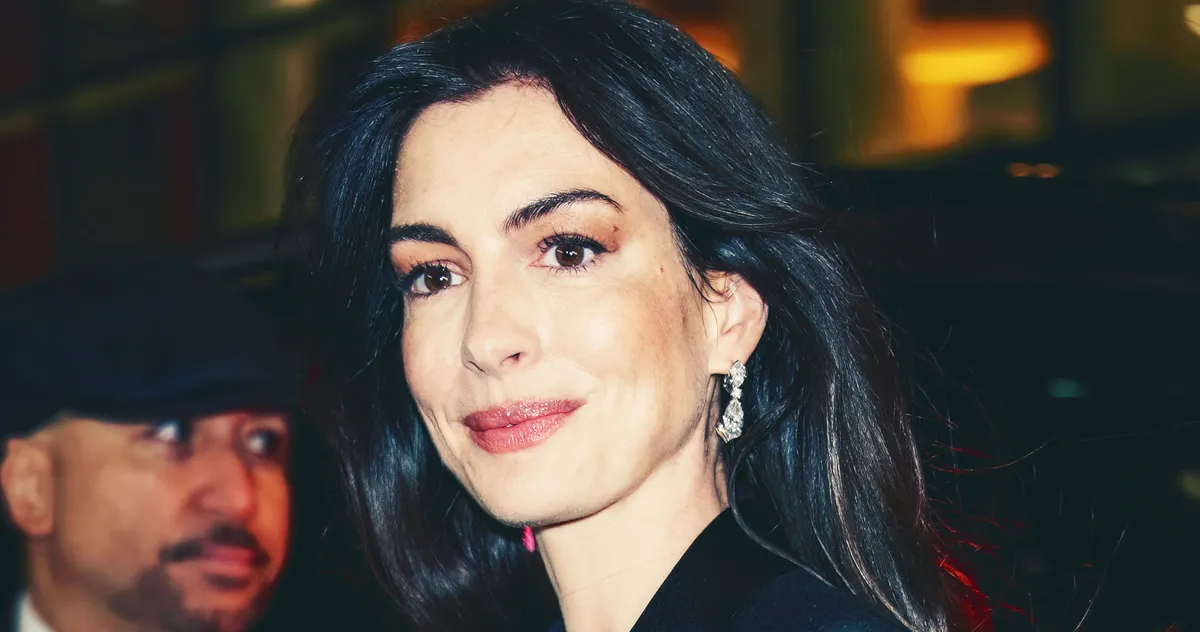 Featured image for Anne Hathaway Stands in Solidarity, Walks Out of Vanity Fair Photoshoot