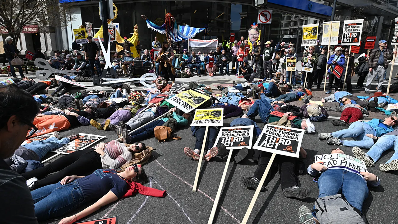 Climate Activists Demand Banks to Divest from Fossil Fuels and Cut Credit Cards