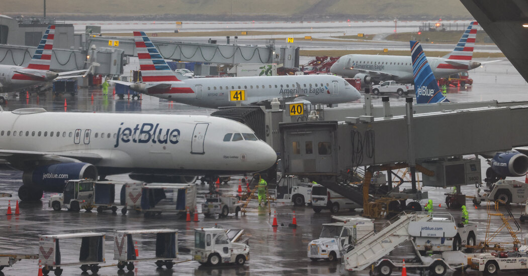 "Air Travel Chaos: Over 1000 Flights Canceled Due to Extreme Winter Weather"