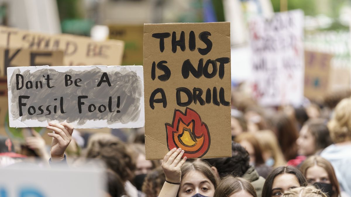 Featured image for Oregon Senate Walkout Jeopardizes Climate Action and Future Elections.