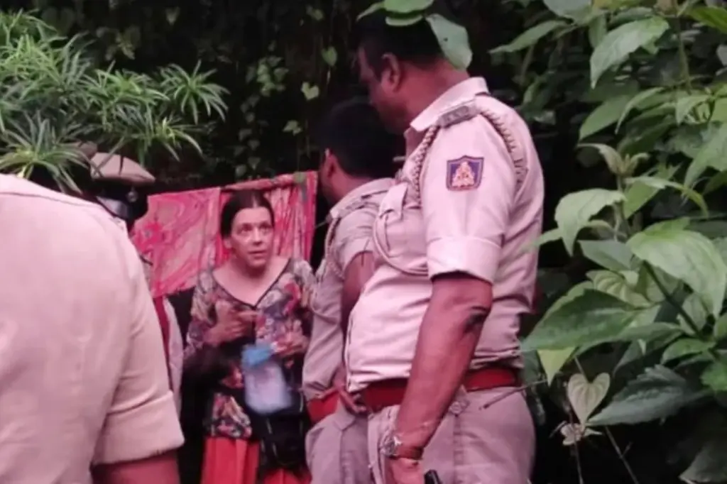 Featured image for Russian Mother and Daughters Reside in Isolated Indian Cave, Husband Unaware