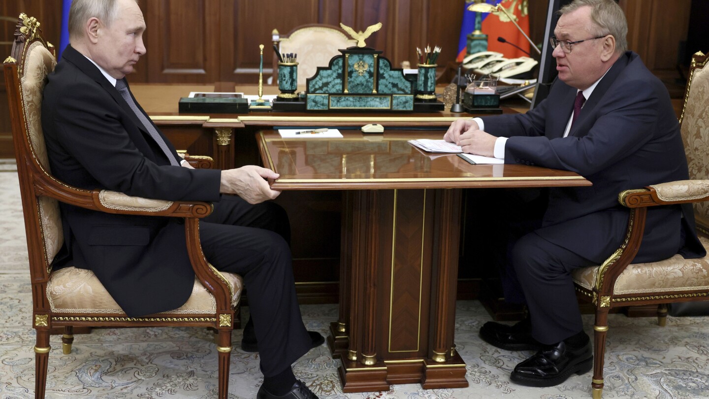 "US Imposes 500 New Sanctions on Russia, Meets with Navalny Family"