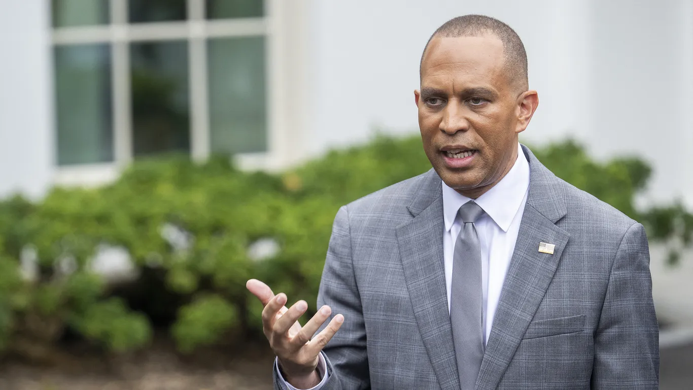 House Democrats Make Last-Minute Moves to Prevent Shutdown
