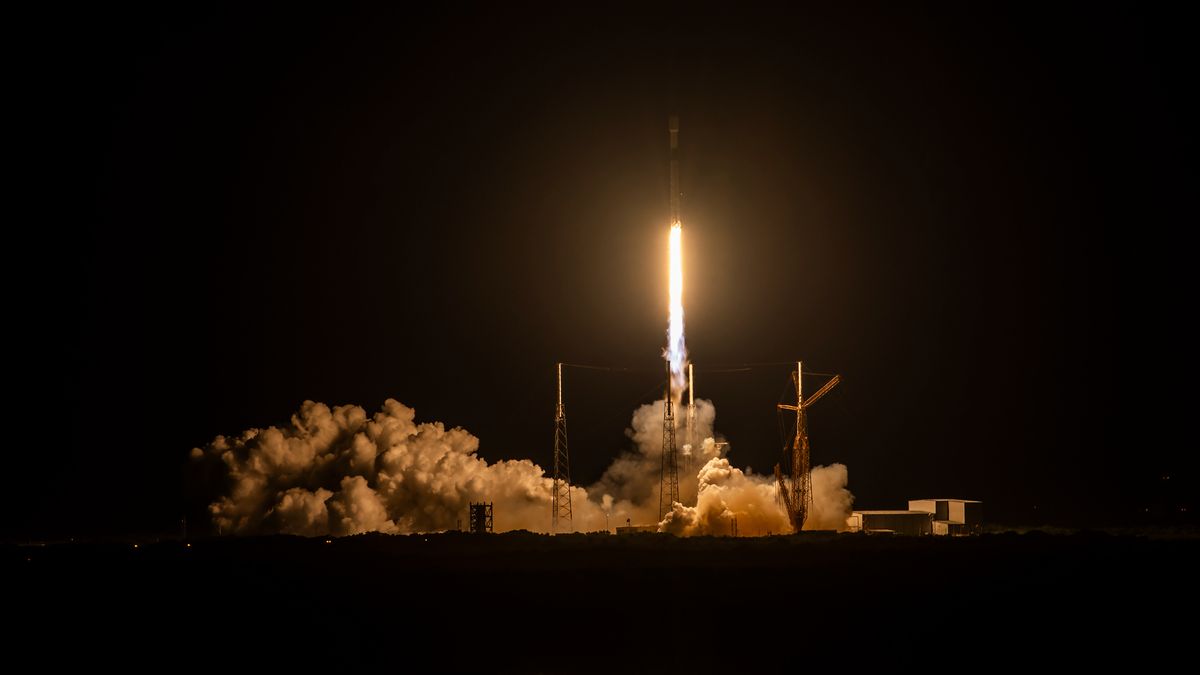 SpaceX Overcomes Delays to Successfully Launch Starlink Satellites