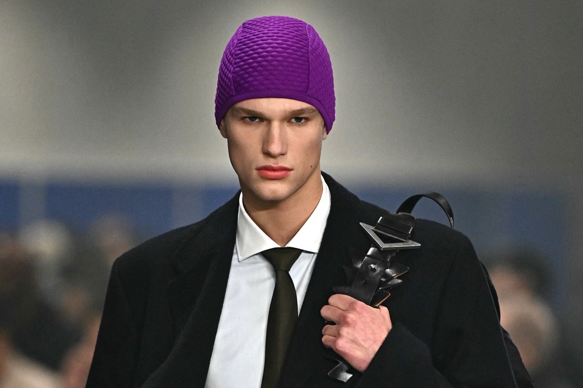 Featured image for "Prada's 2024 Fall/Winter Menswear: Redefining the Stylish 9-to-5 Look for Men"