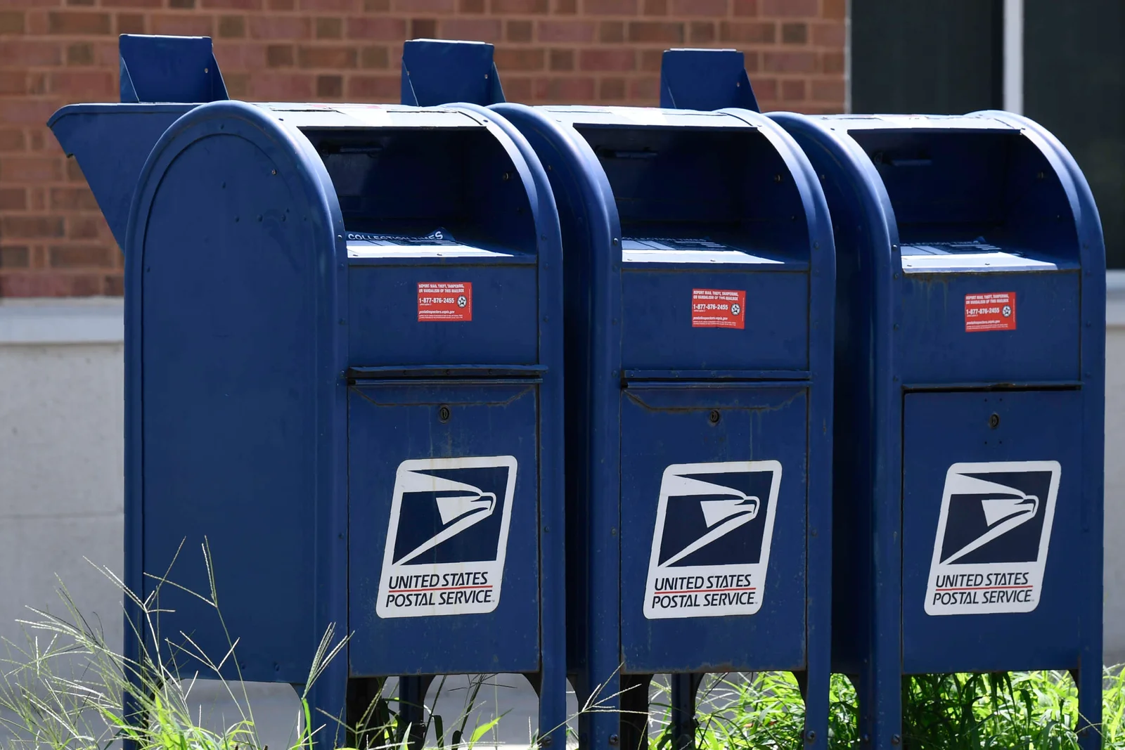 APWU Boss Pushes Affordable, Expanded USPS Amid Losses