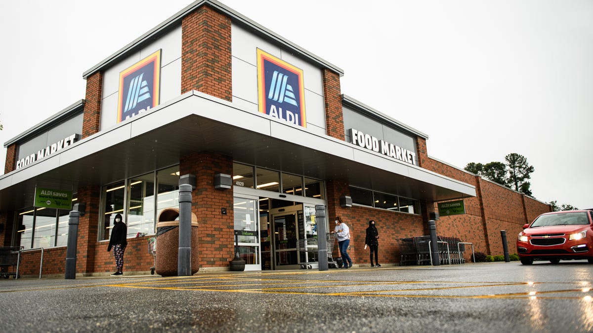 Featured image for Easter 2023: Open and Closed Stores and Services