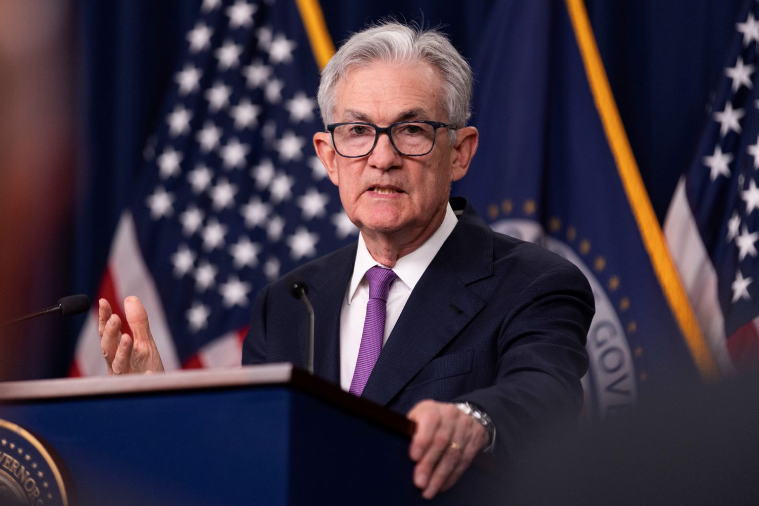 Fed Meeting: Clues on Interest Rates and Consumer Resilience