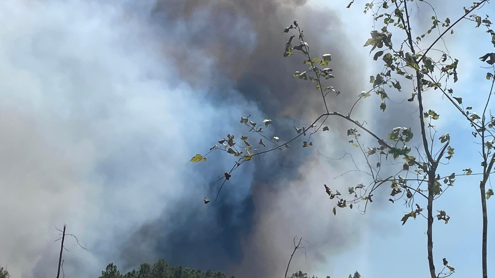 Featured image for Multiple Wildfires Ravage Texas Counties, Prompting Evacuations and Heroic Firefighter Efforts