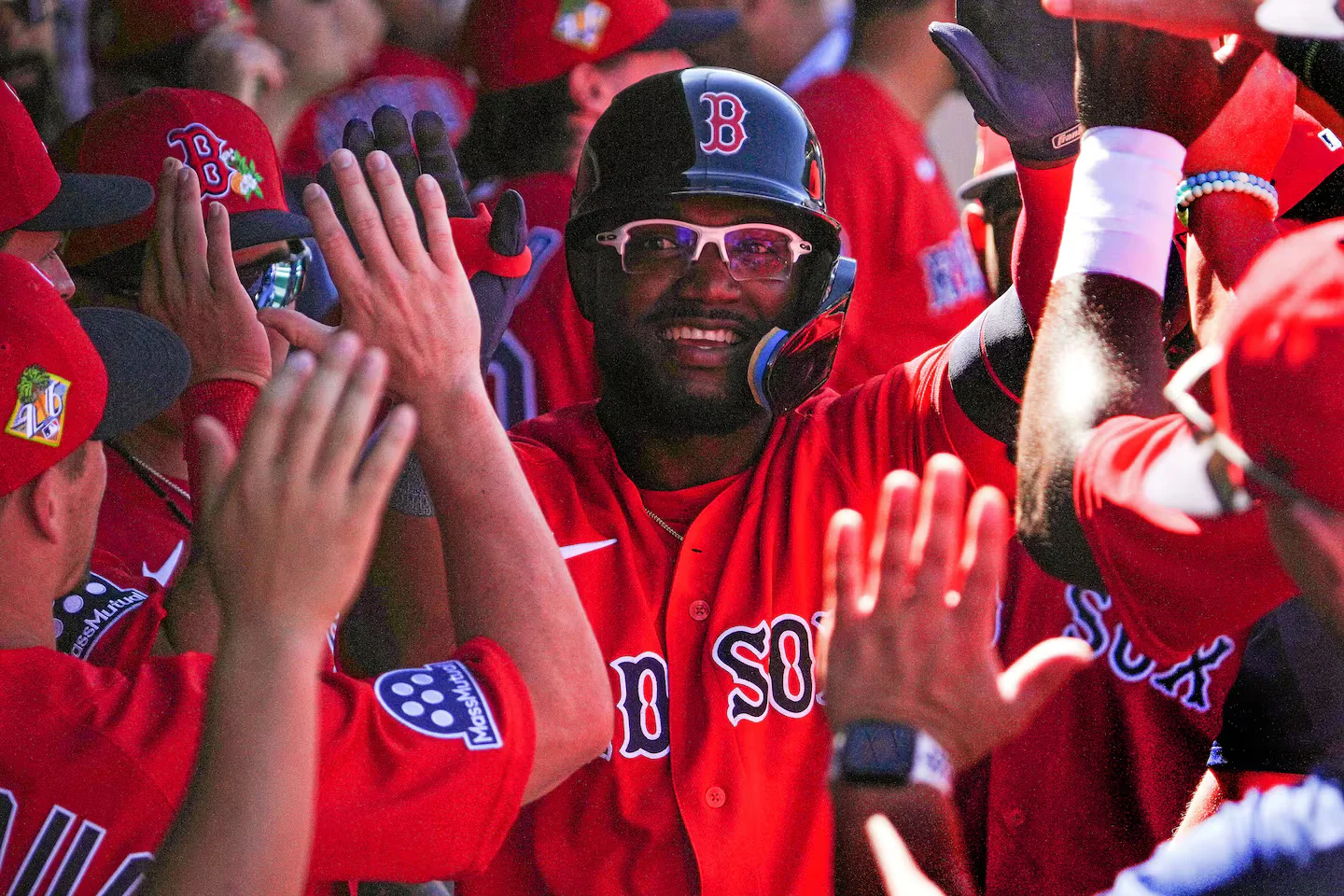 Red Sox lock in versatile bench with Monasterio and Wong, five-man outfield