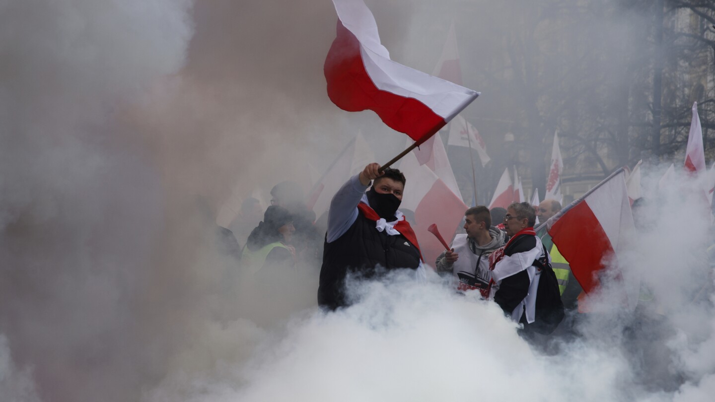 "Polish Farmers' Violent Protest Threatens EU Trade and Ukraine Imports"