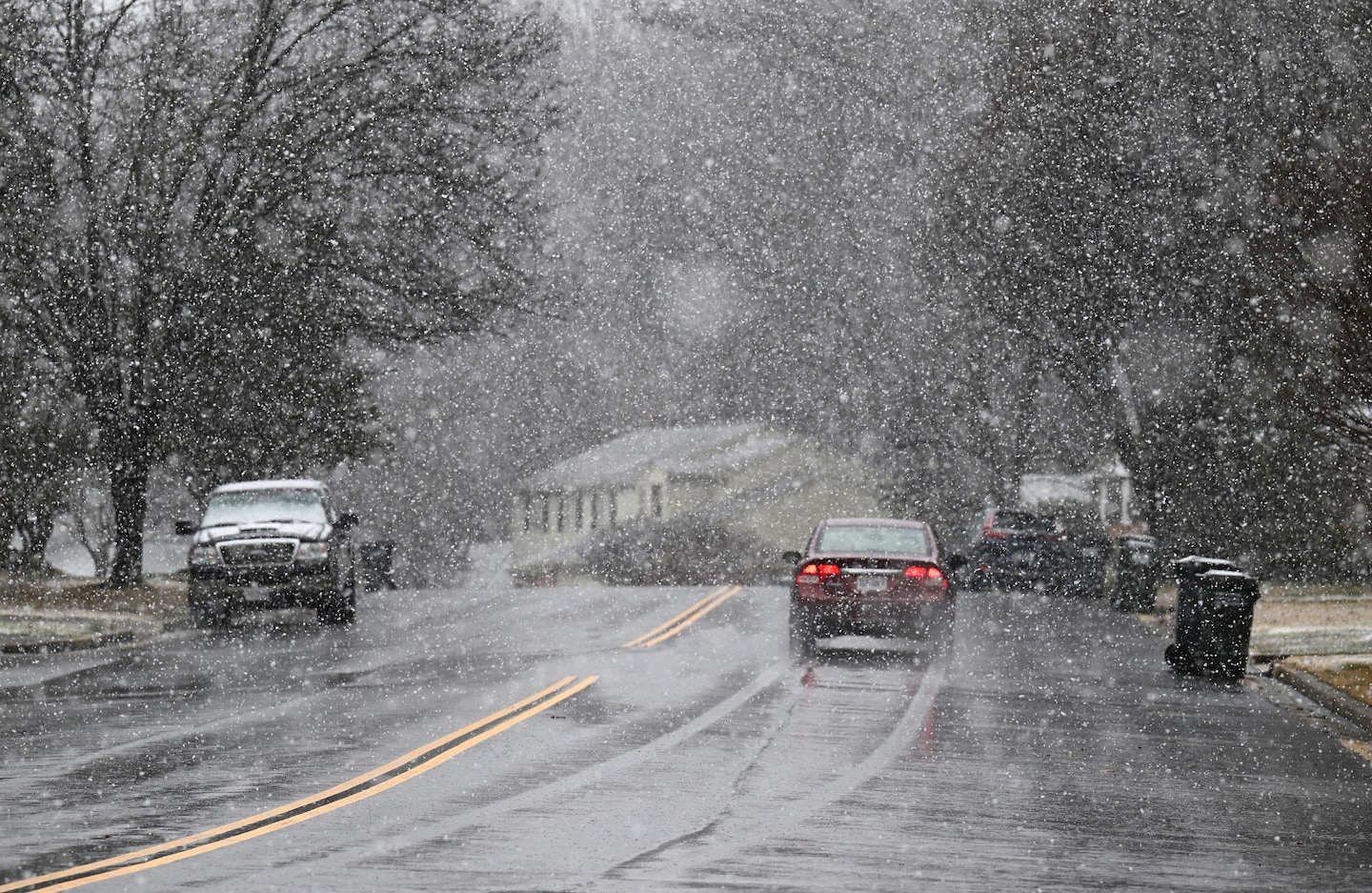 "Snowfall and School Closures: DC, Maryland, and Virginia Weather Update"