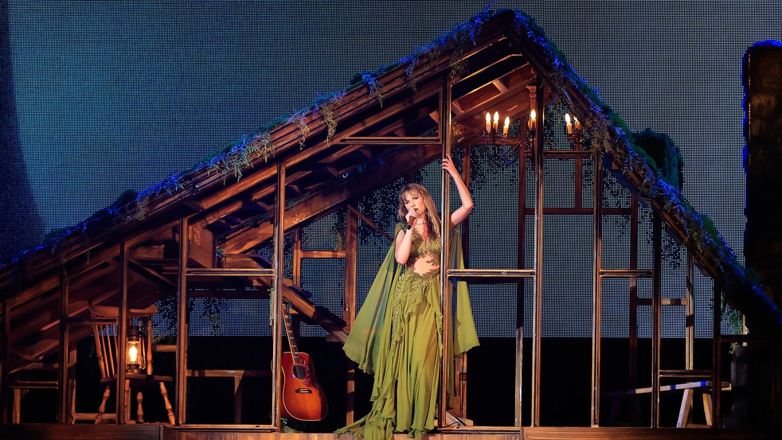 "Taylor Swift's Tokyo Slip: A Flash Before Her Eyes"