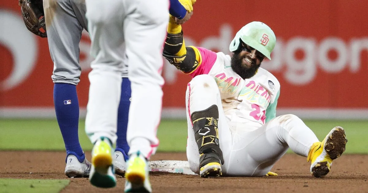 Padres' Machado returns but struggles in loss to Cubs, Odor injured.