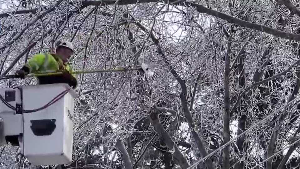 Featured image for "Power Outages Persist in New England and New York Amid Ongoing Restoration Efforts"