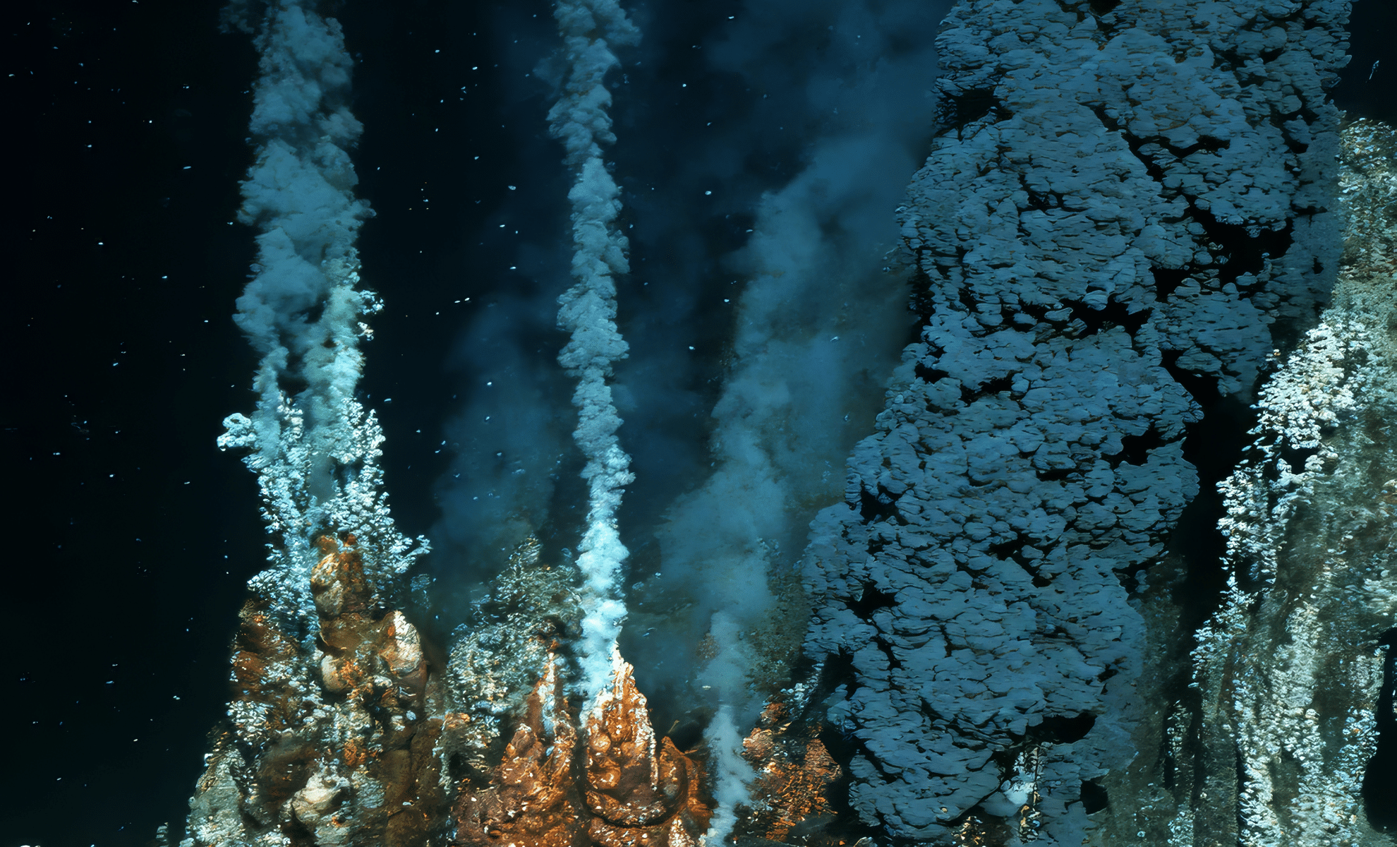 Featured image for Underwater Thermal Vents Likely Origin of Life's First Molecules