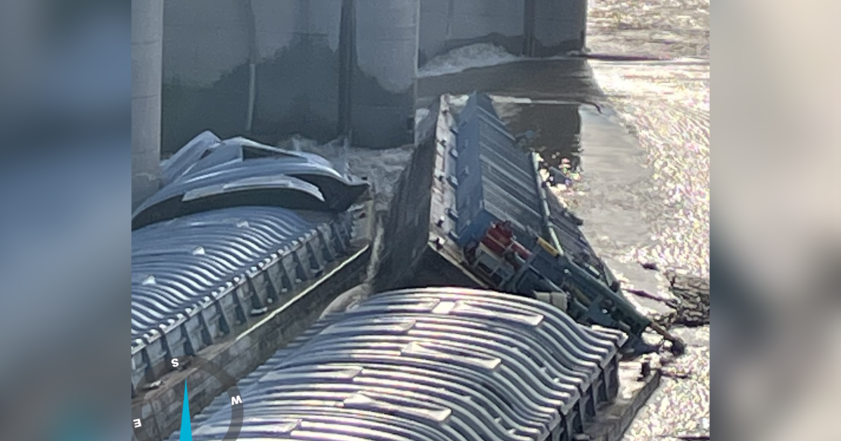 Featured image for Methanol-carrying barge sinks in Ohio River after breaking loose in Louisville.