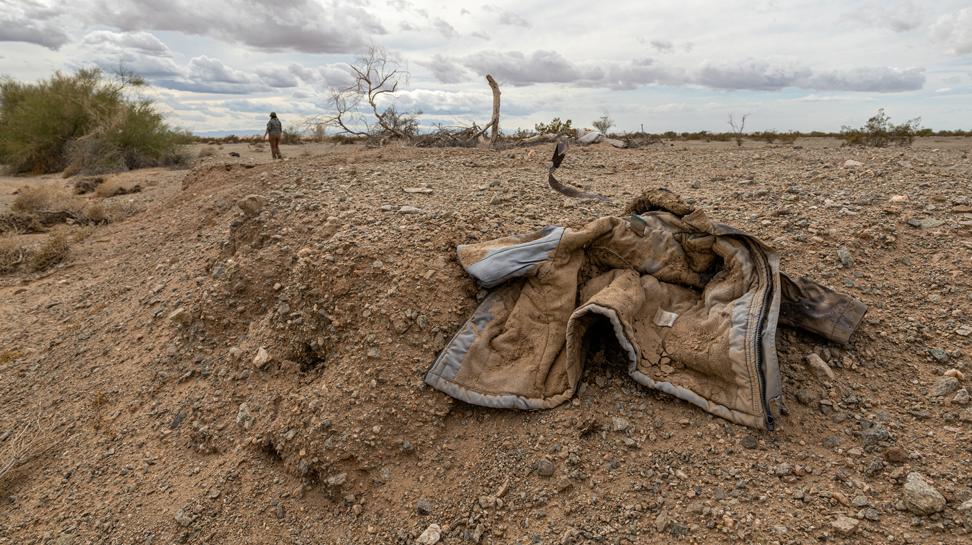 Migrants risk death crossing dangerous U.S. desert from Mexico