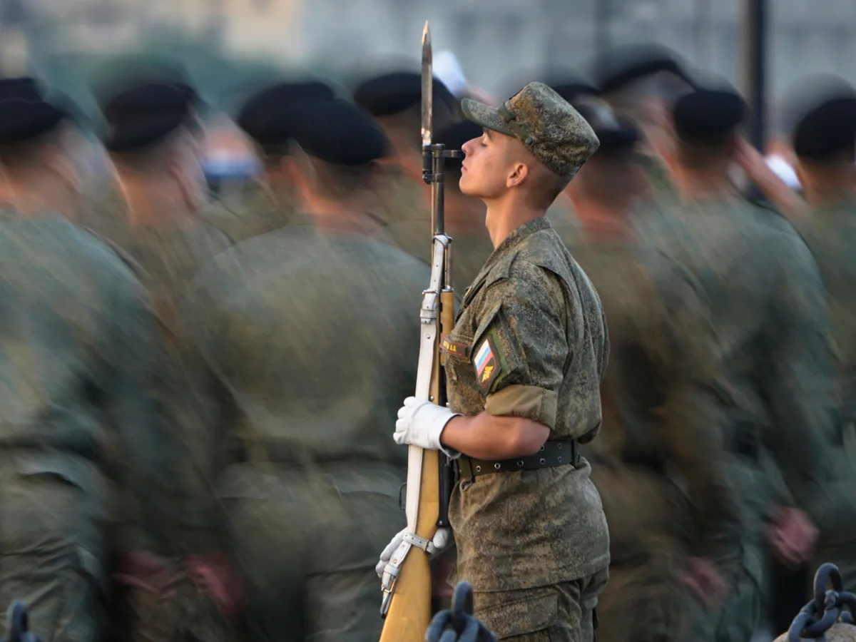 Russian Paratroopers and Marines Defy Orders for 'Human Wave Attacks,' Says Ukrainian Official