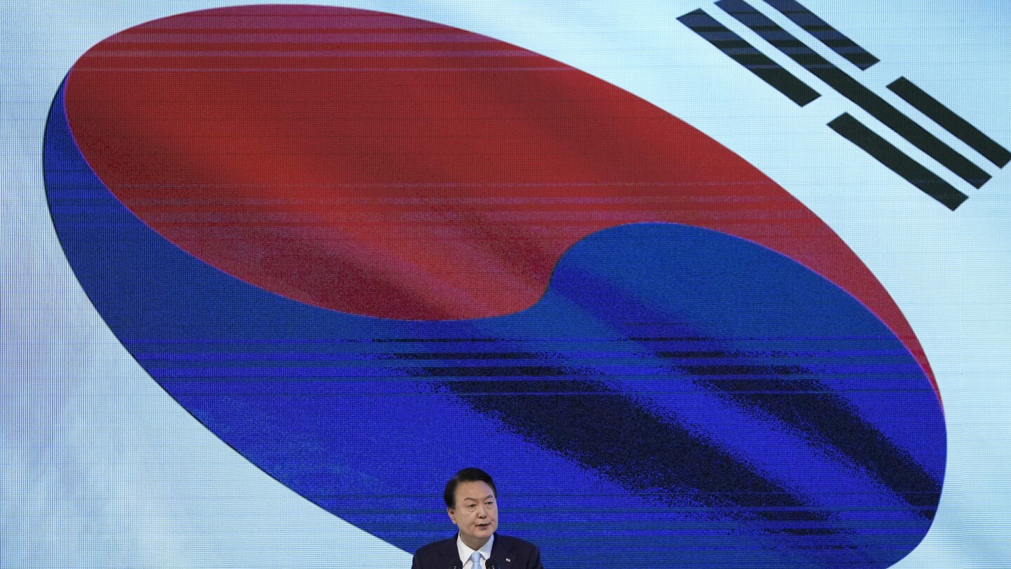 "South Korea's Yoon emphasizes security cooperation with US and Japan at Camp David summit"