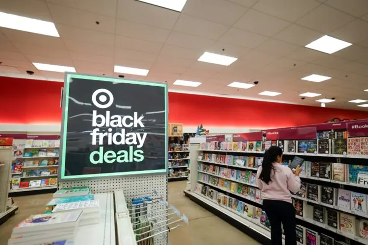 US Shoppers Seek Black Friday Bargains Amid Inflation Concerns
