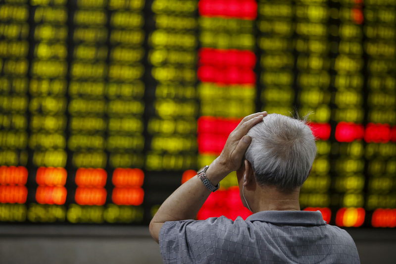 Asian Stocks Struggle Amid Rate Hike Fears and China Uncertainty