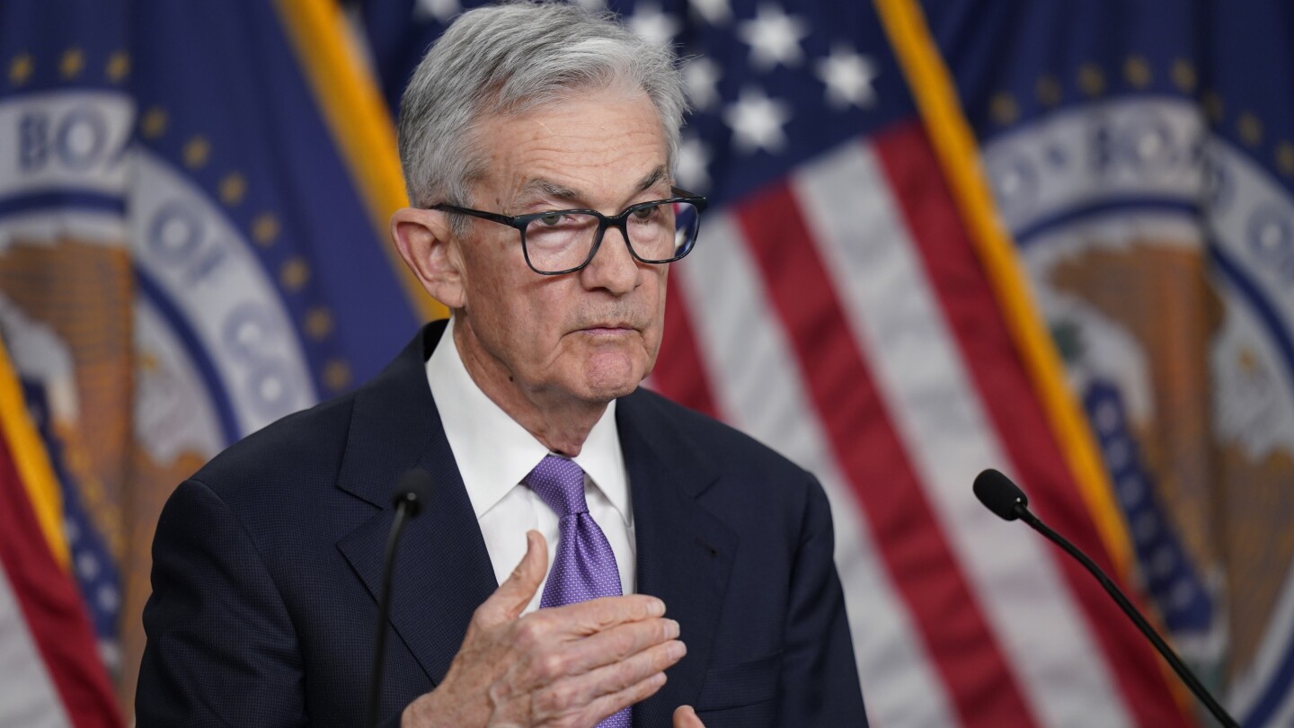 "Balancing Act: The Fed's Dilemma Amid Slowing Inflation and a Strong Economy"