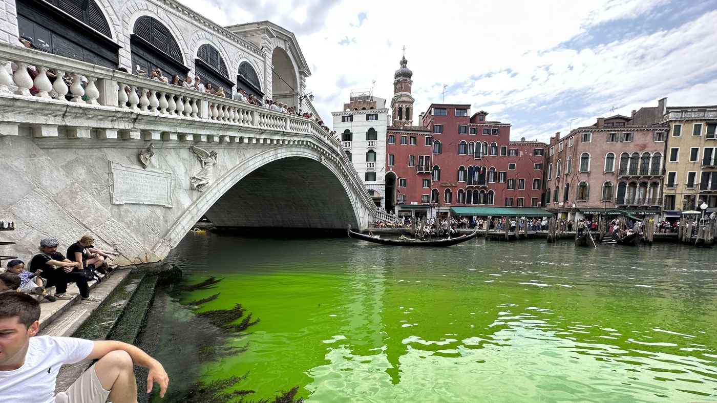 Featured image for Mysterious Green Water Appears in Venice Canal