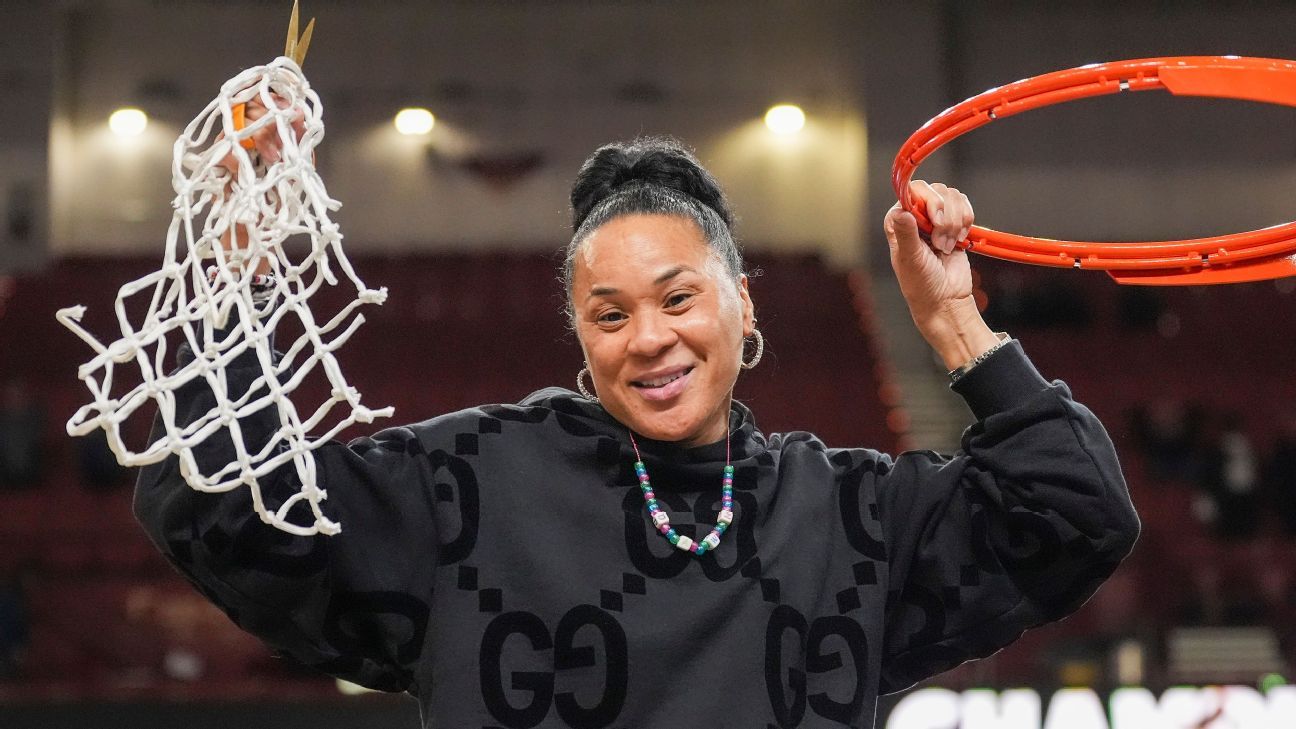 Featured image for "Dawn Staley: AP Coach of the Year Winner for the 2nd Time"